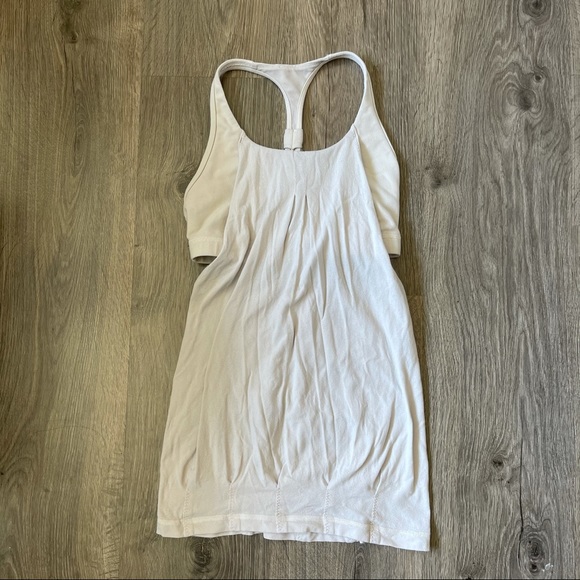 Lululemon tank with build in bra size 4 - Picture 1 of 2
